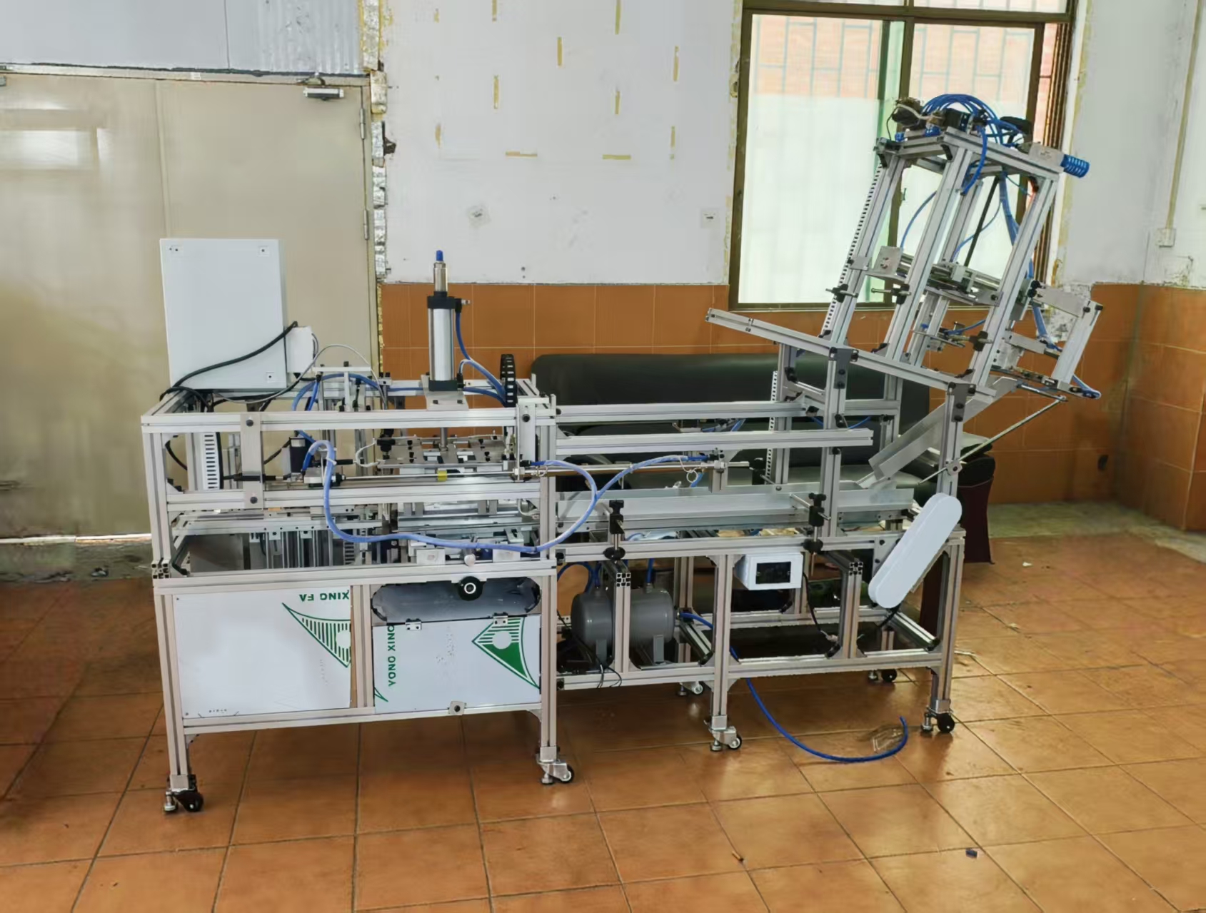 全自动吸塑三折边机