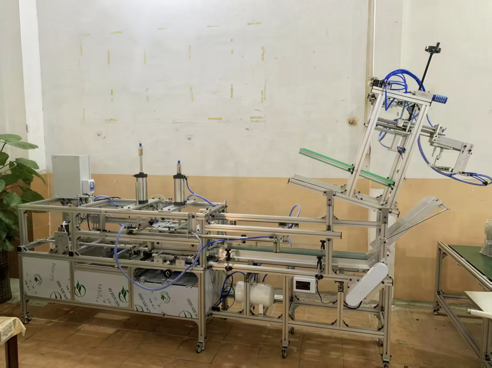 全自动吸塑四折边机