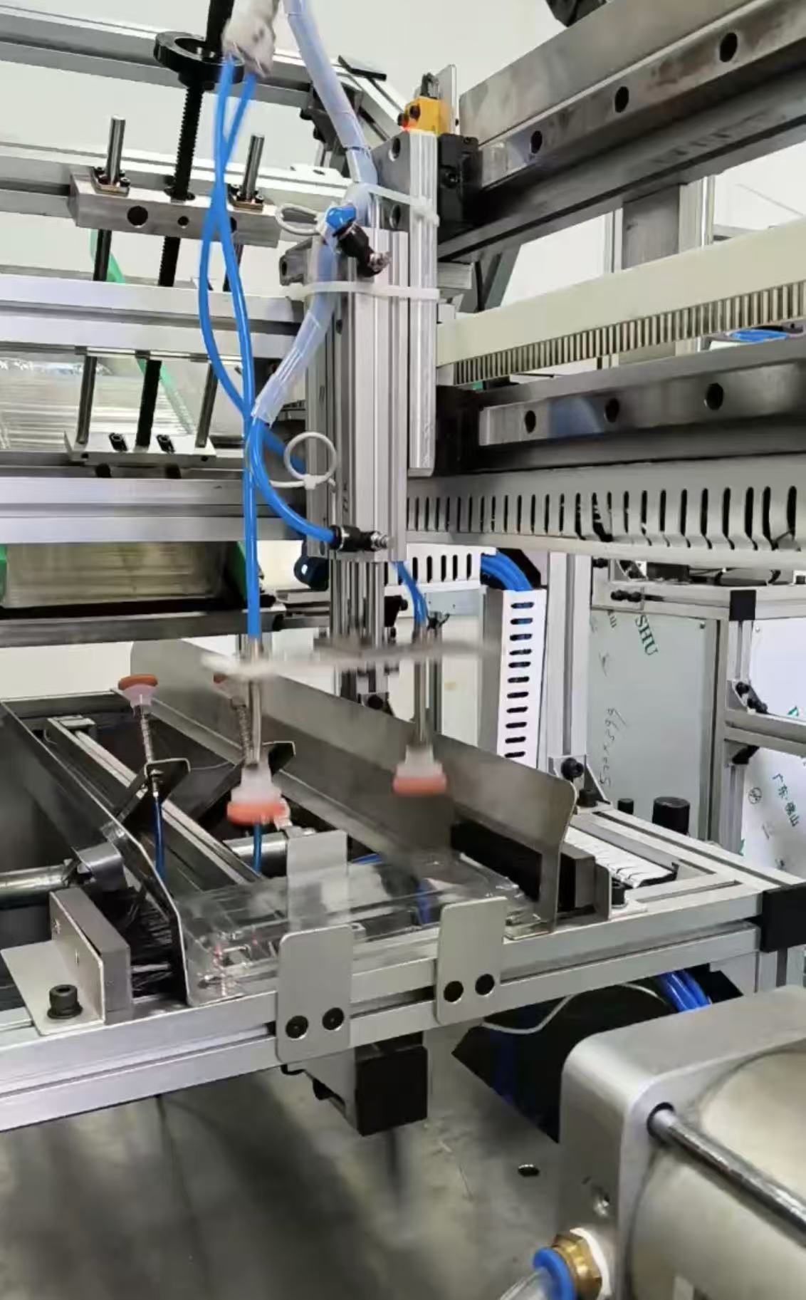 全自动吸塑打孔机